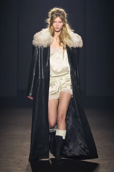 Look 1